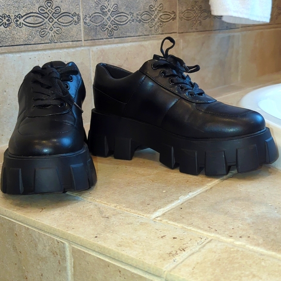 Shoe Dazzle Shoes - Shoedazzle Black Sabine Oxford Lug Sole Platform Loafers Sneakers